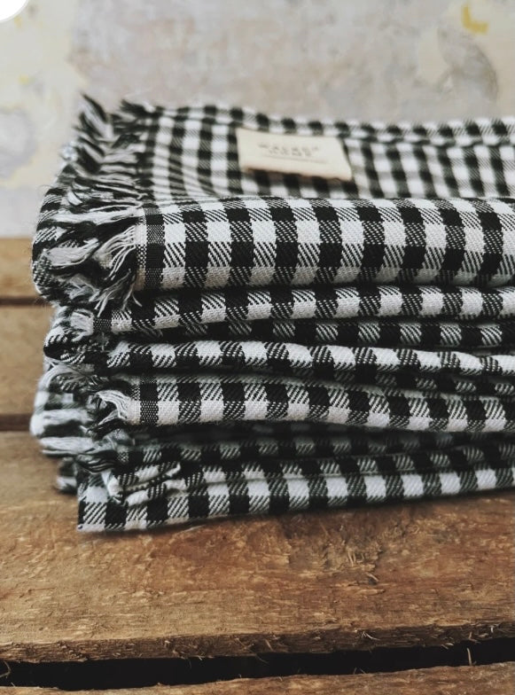Gingham napkin bundle
