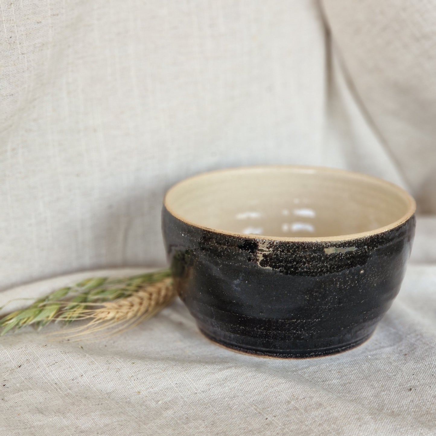 Black and white medium bowl