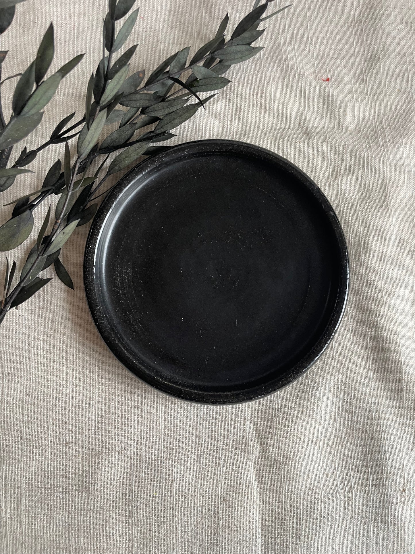 Black Cake Plate
