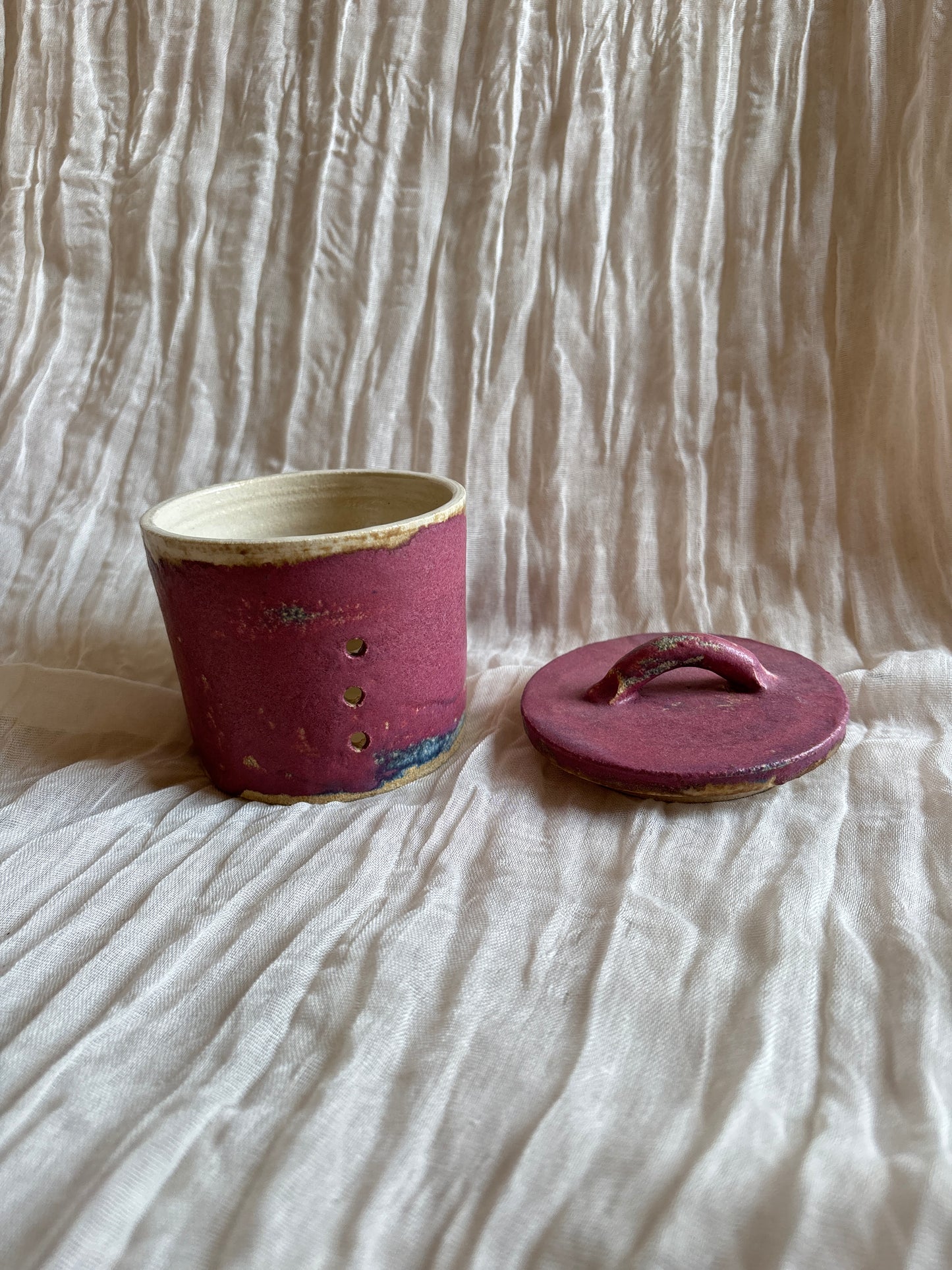 Dark Pink Garlic Pot