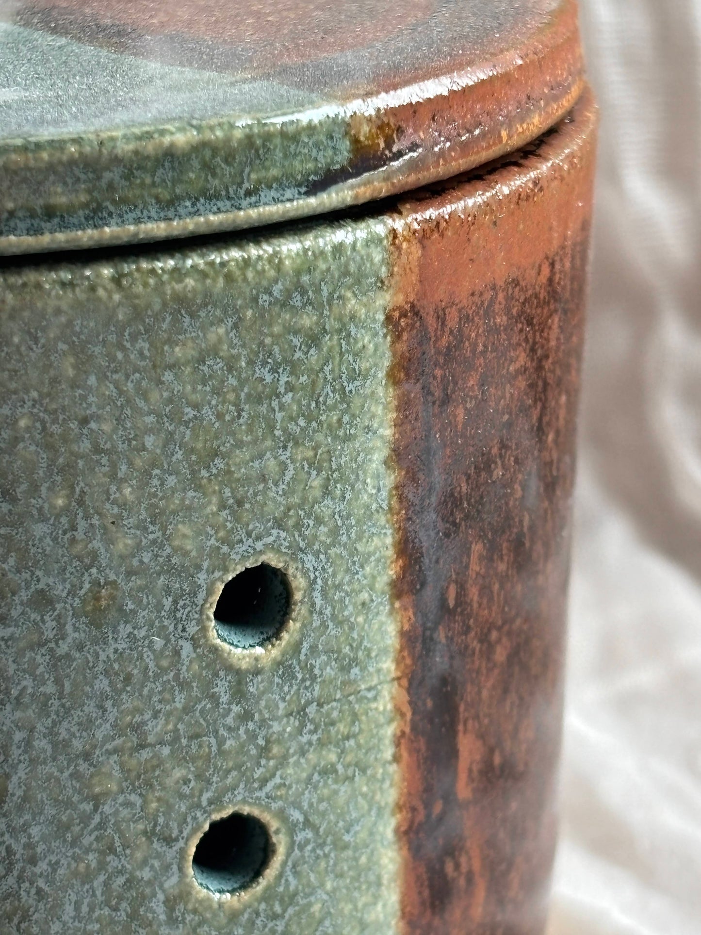 Earth Garlic Pot