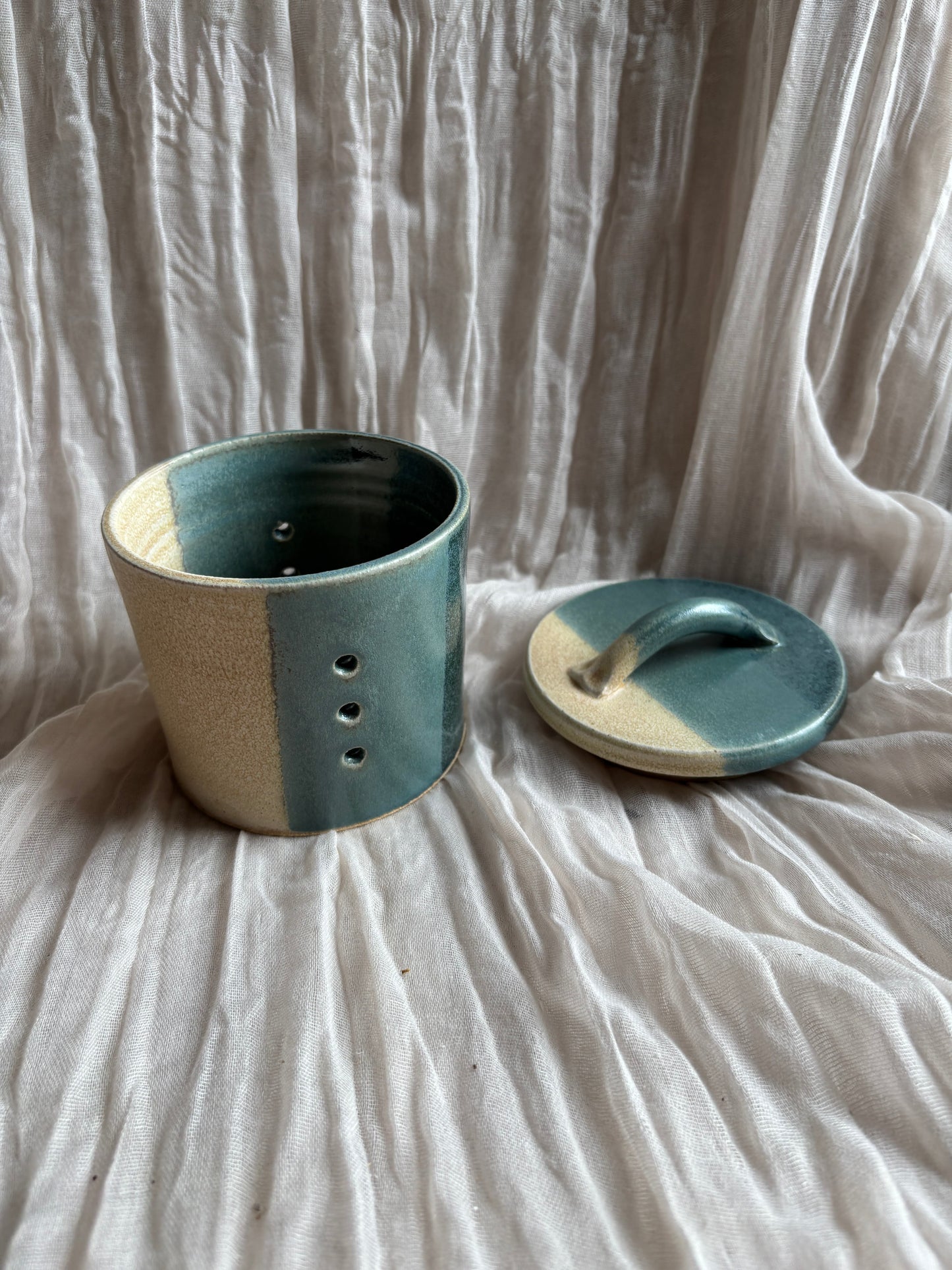 Mountains Garlic Pot