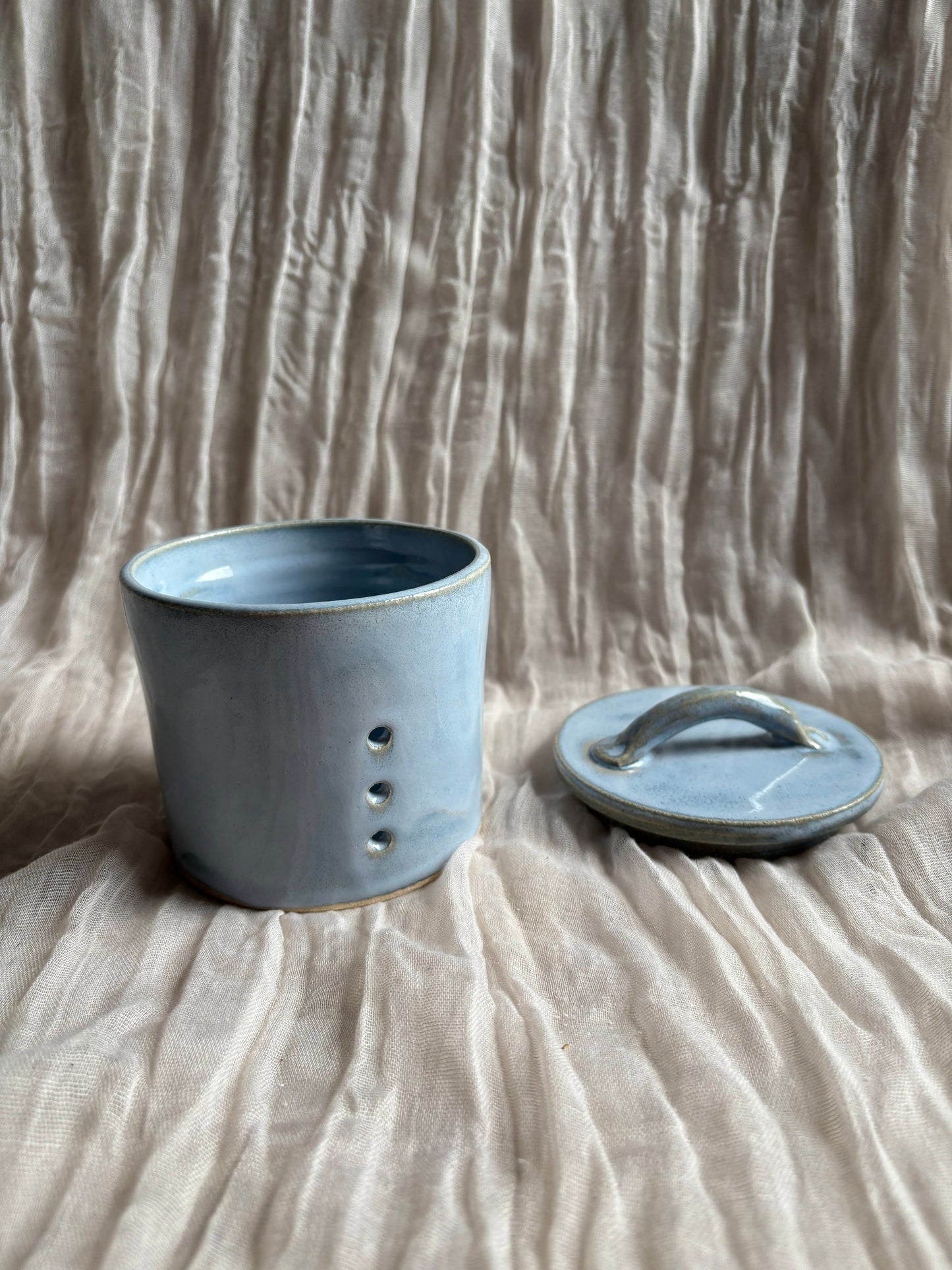 Sky Blue Garlic Pot