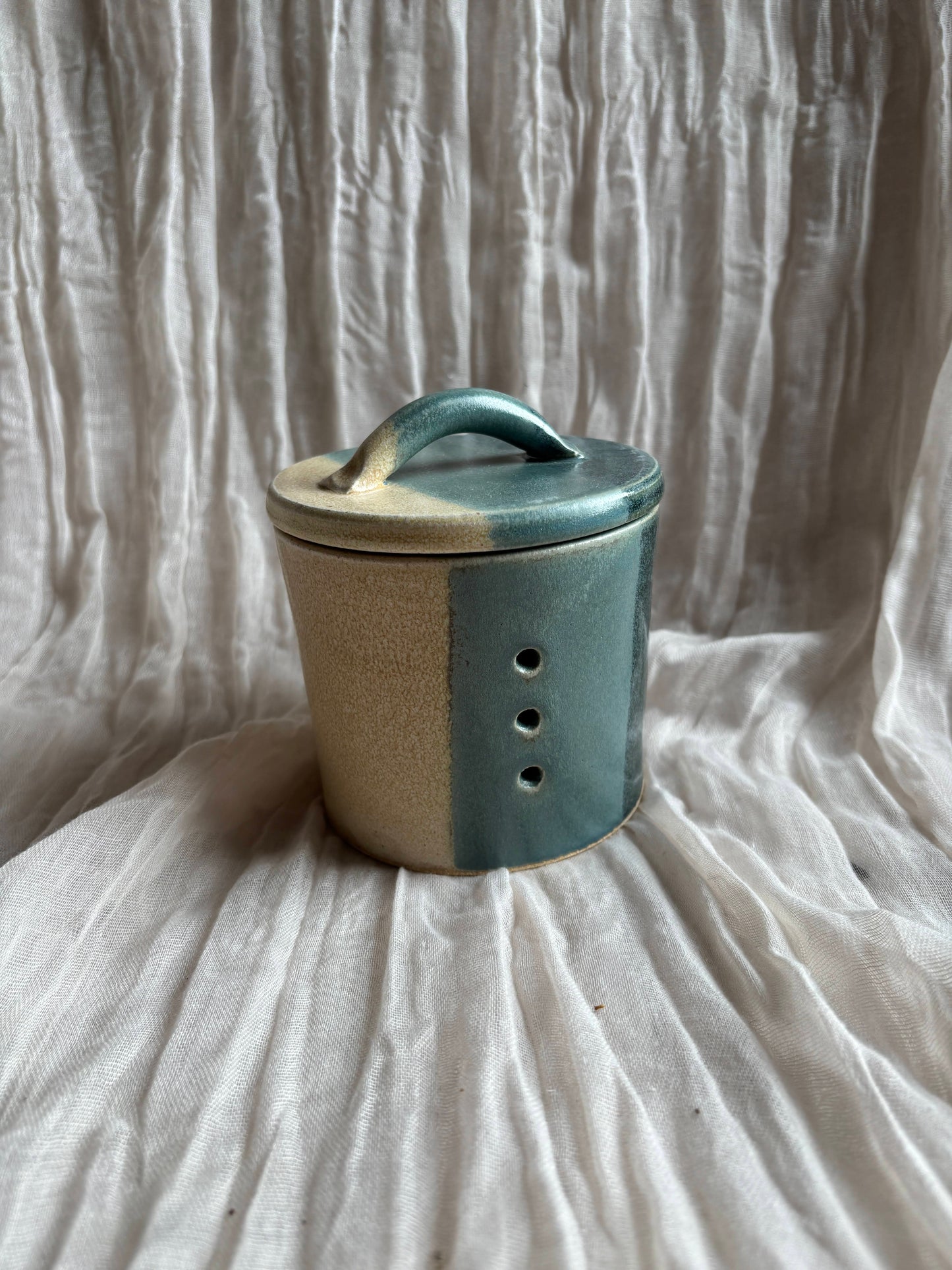 Mountains Garlic Pot