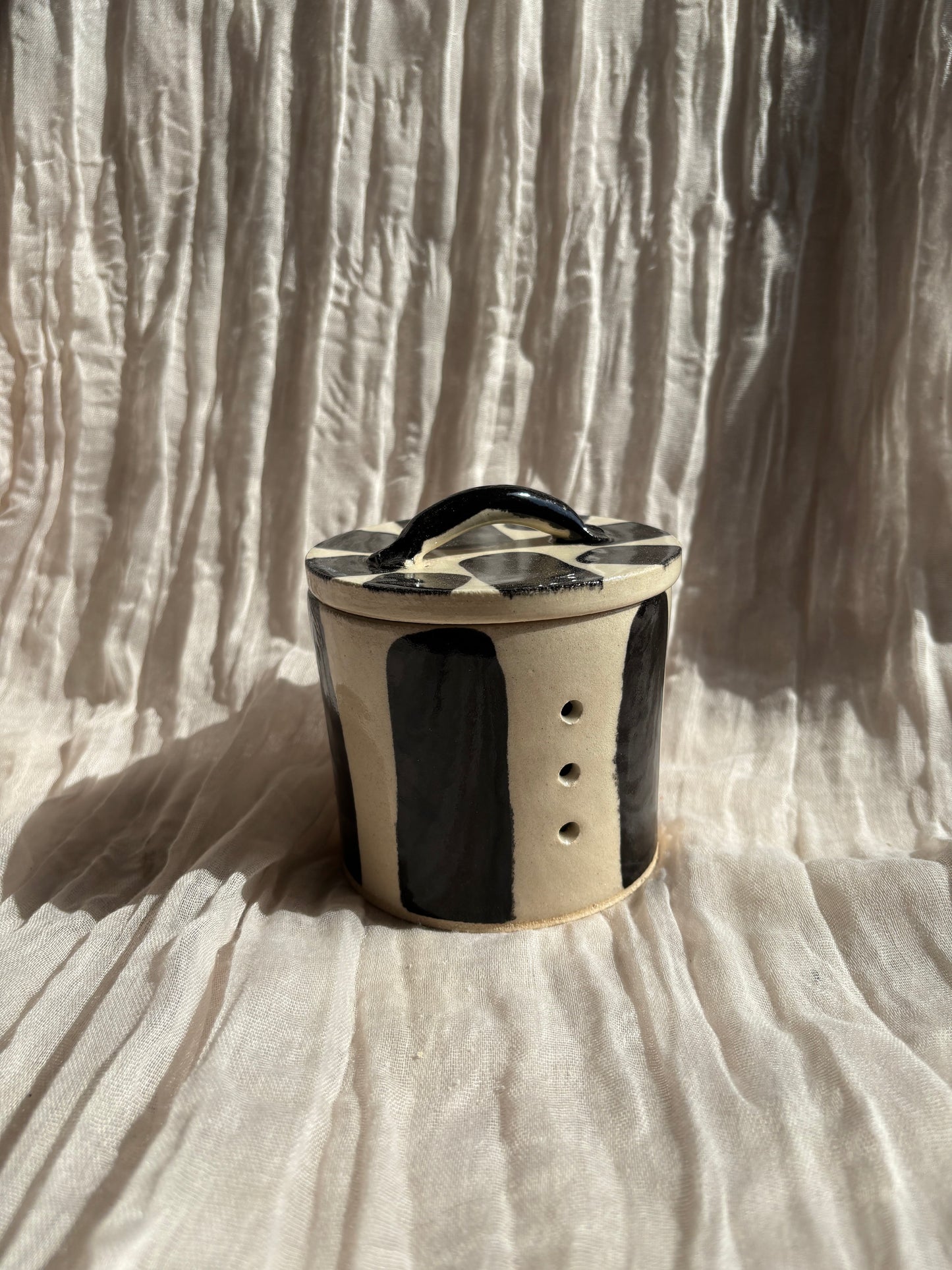 Stripe Garlic Pot