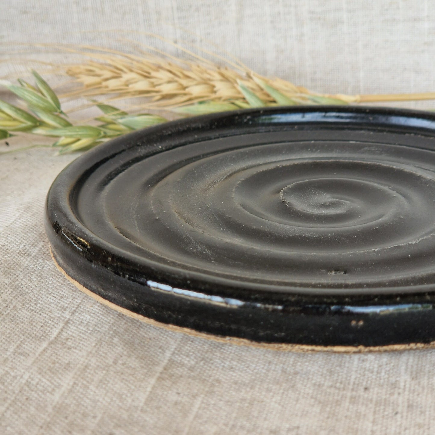 Black soap dish
